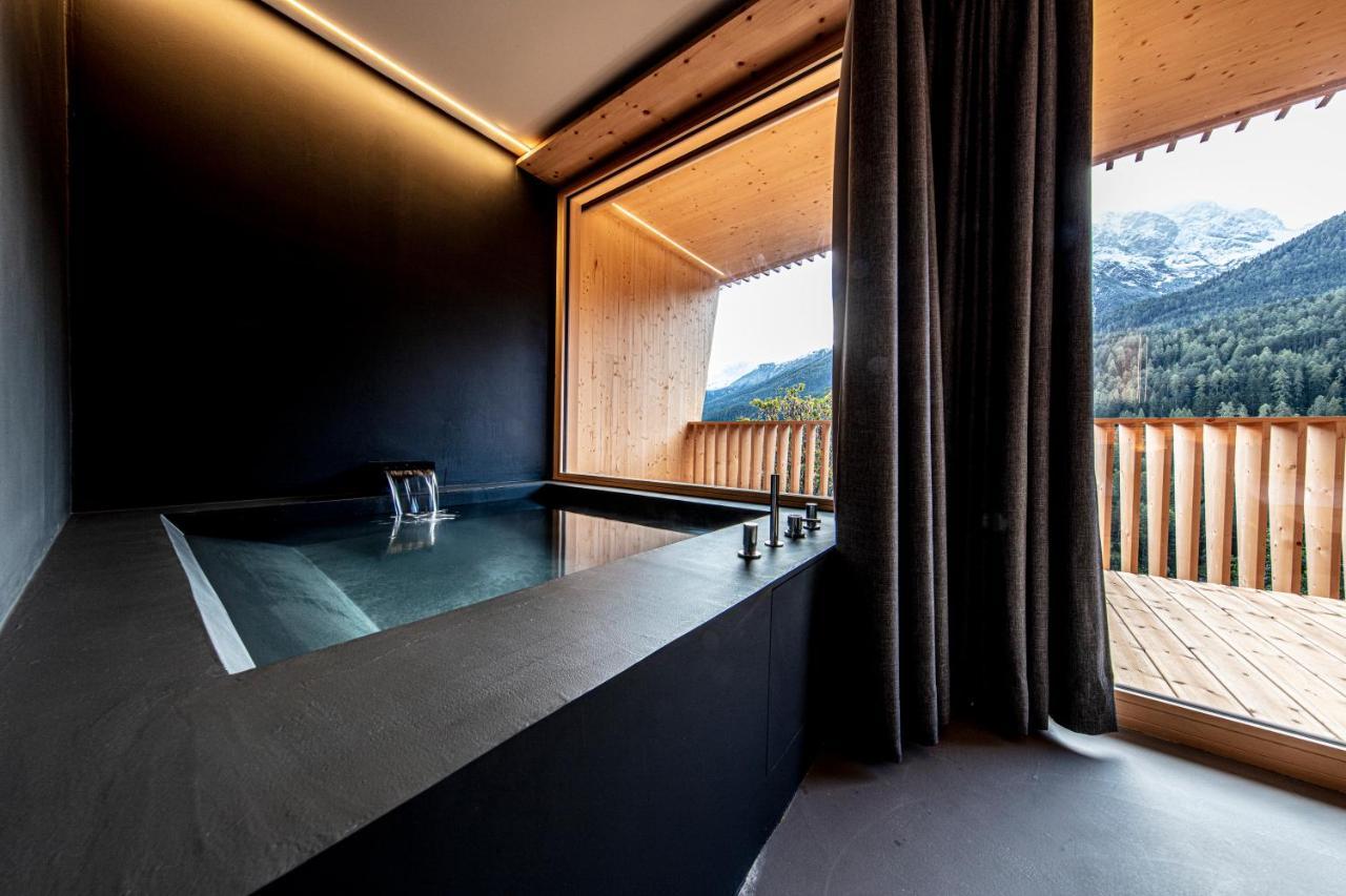 Hotel Arnica Scuol - Adults Only מראה חיצוני תמונה
