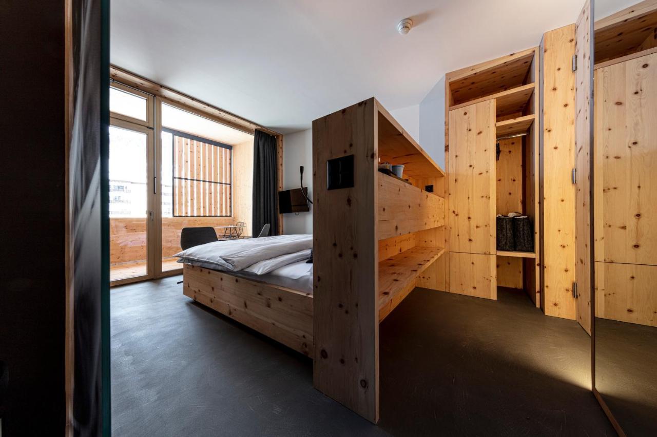Hotel Arnica Scuol - Adults Only מראה חיצוני תמונה