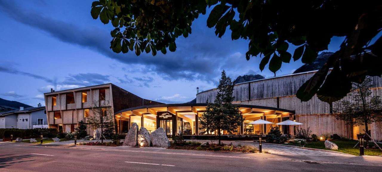 Hotel Arnica Scuol - Adults Only מראה חיצוני תמונה