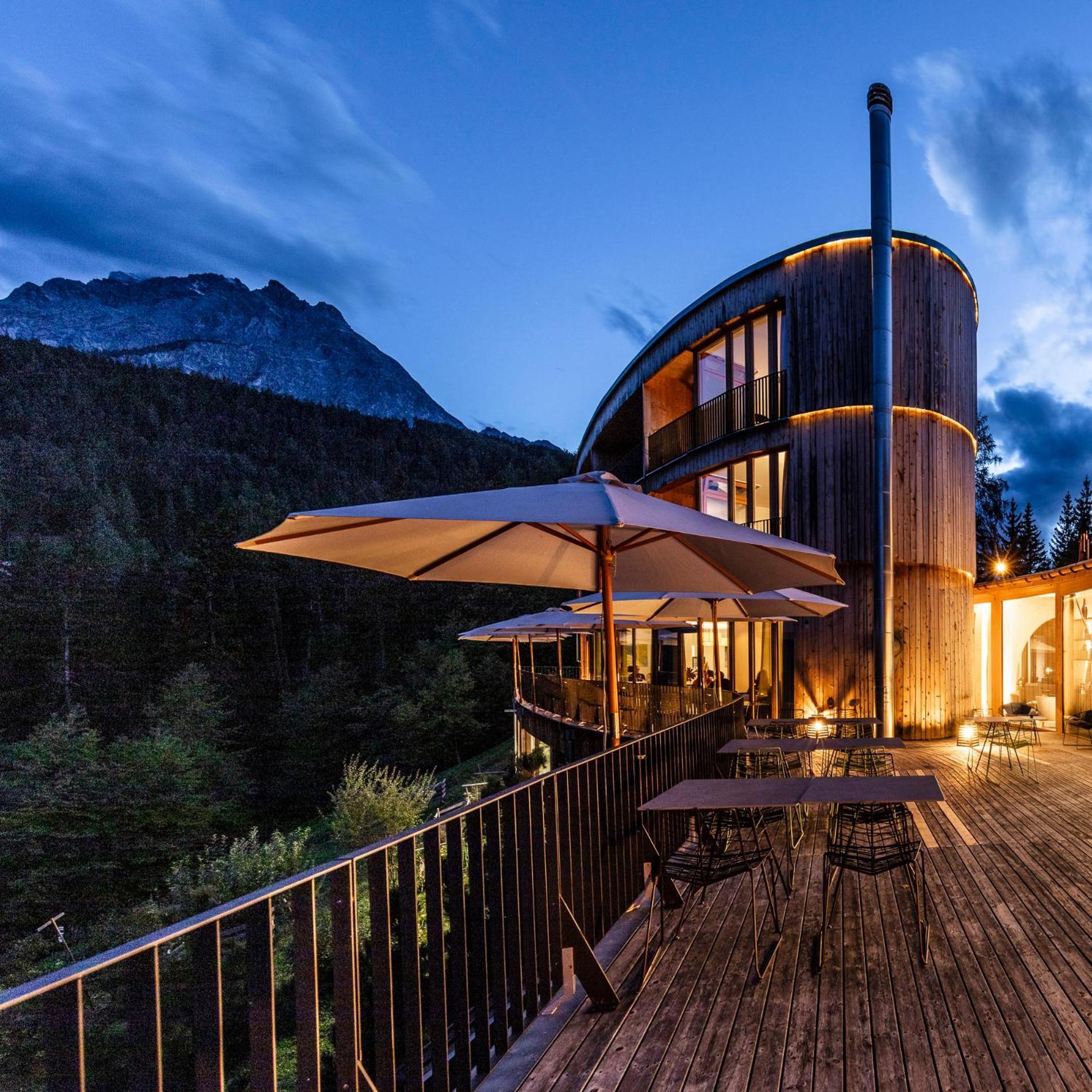 Hotel Arnica Scuol - Adults Only מראה חיצוני תמונה