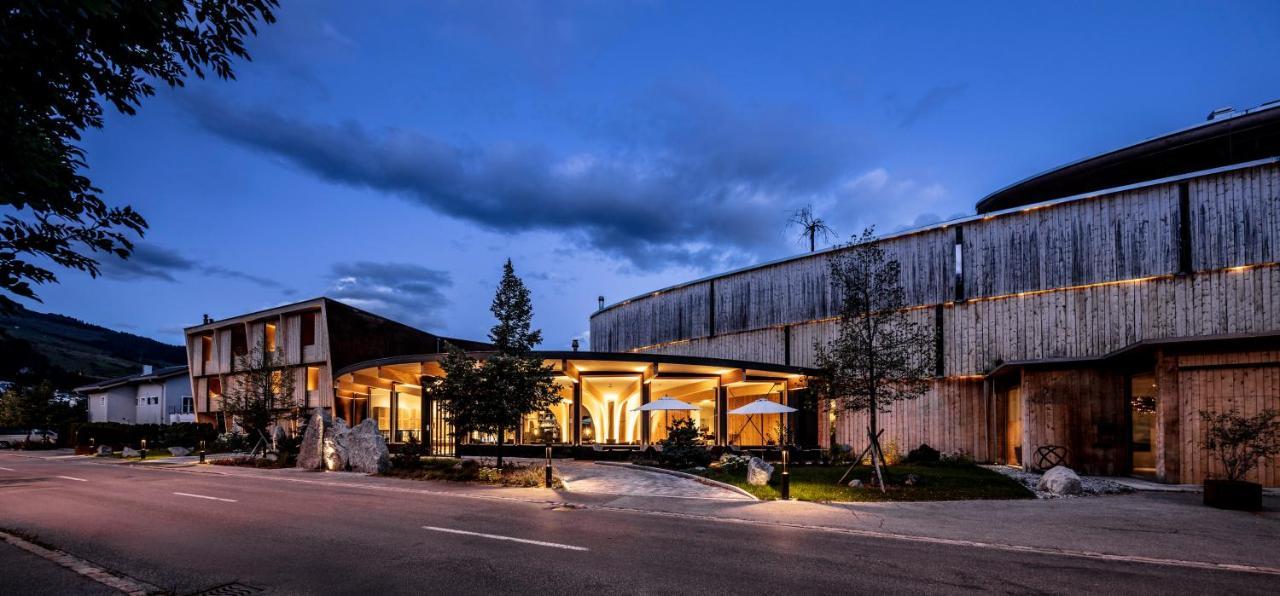 Hotel Arnica Scuol - Adults Only מראה חיצוני תמונה