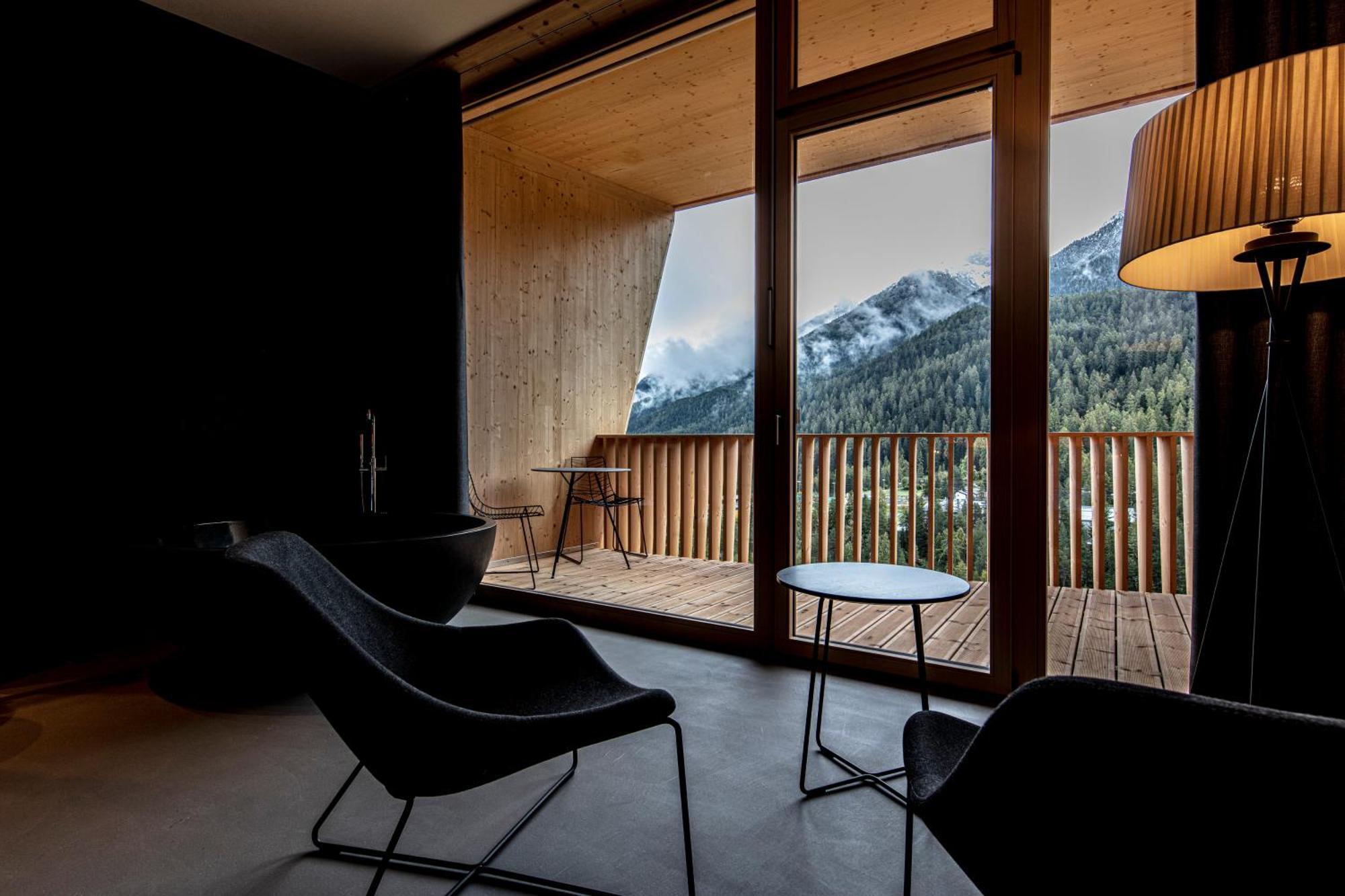 Hotel Arnica Scuol - Adults Only מראה חיצוני תמונה