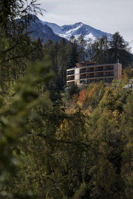 Hotel Arnica Scuol - Adults Only מראה חיצוני תמונה
