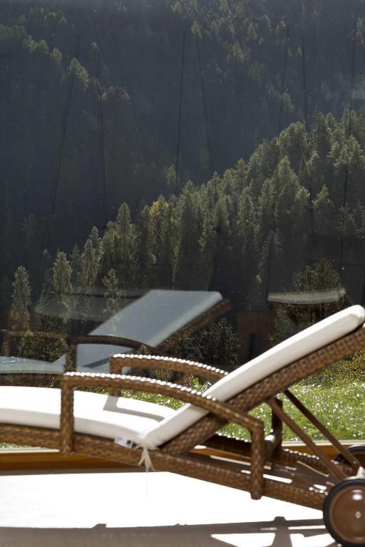 Hotel Arnica Scuol - Adults Only מראה חיצוני תמונה