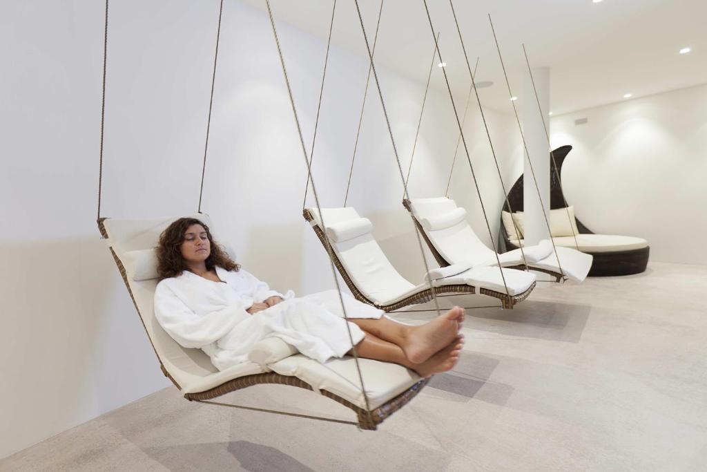Hotel Arnica Scuol - Adults Only מראה חיצוני תמונה