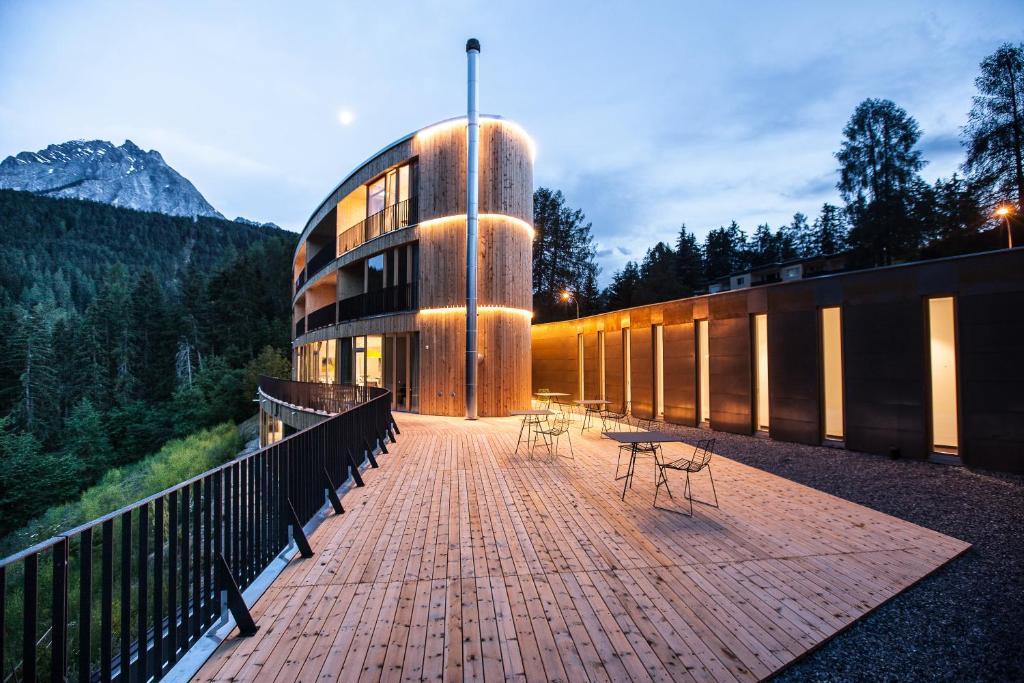 Hotel Arnica Scuol - Adults Only מראה חיצוני תמונה